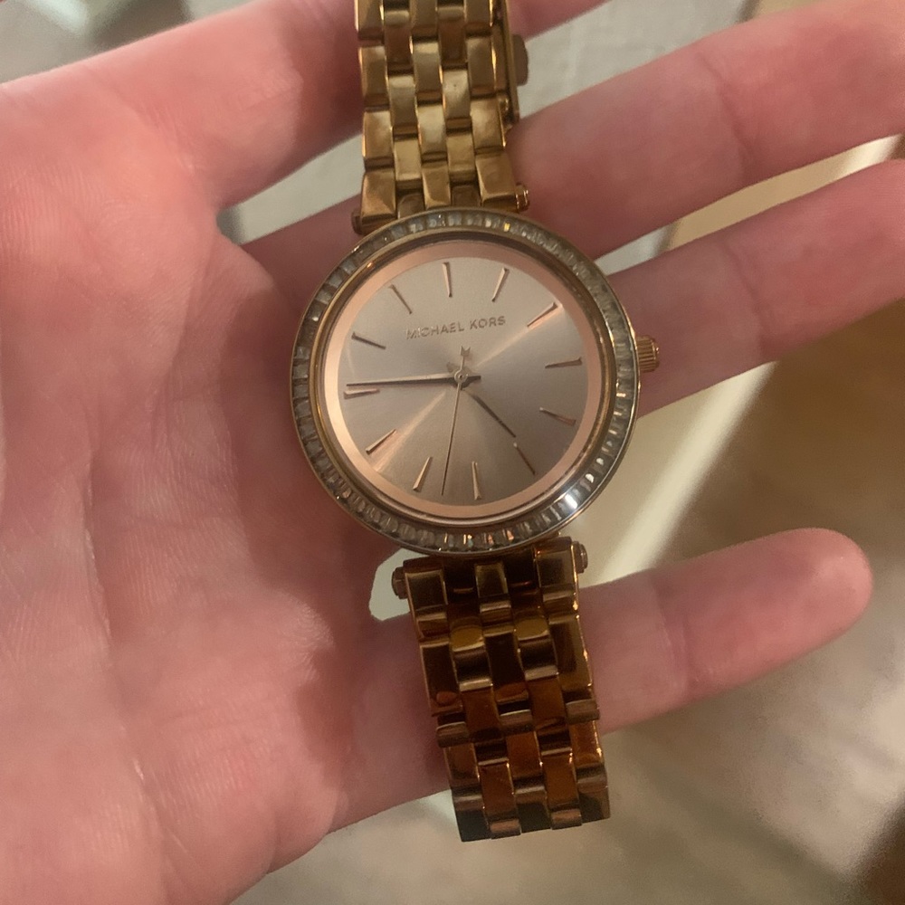 Michael Kors Women’s Designer Watch - Elegant Rose Gold Timepiece